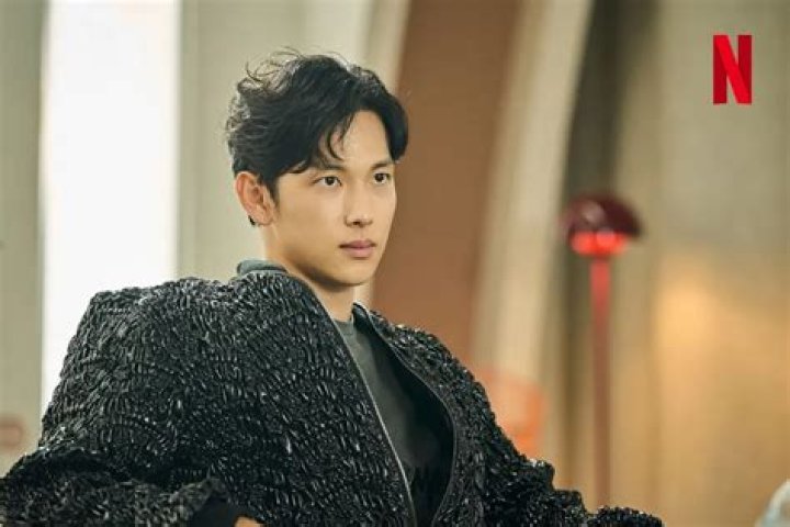 Im Siwan: A Rising Star in the Entertainment Industry