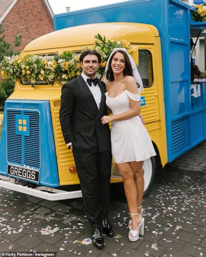 Viki Knott Husband: Unveiling the Life and Love Story Behind the Iconic Personality